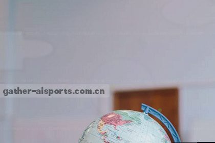 球员在终场哨响前完成一次反手上篮